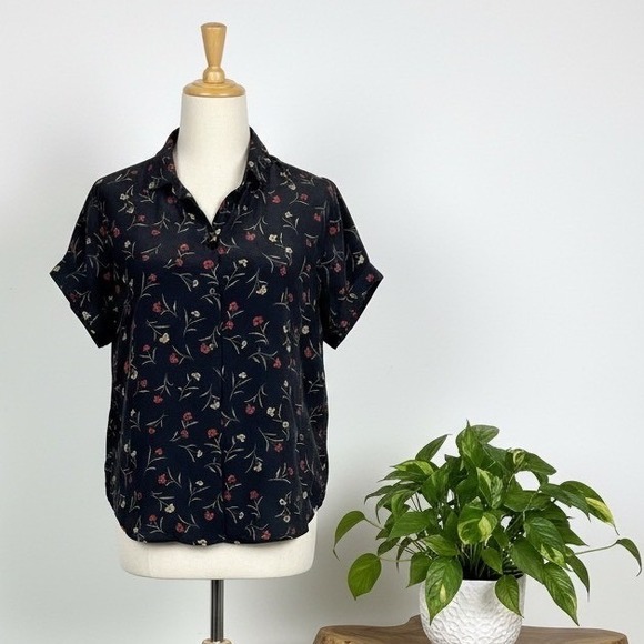 JONES NEW YORK Floral Shirt 100% Silk Short Sleeve Button Up 10 Baddie Vintae‎ - Picture 2 of 6